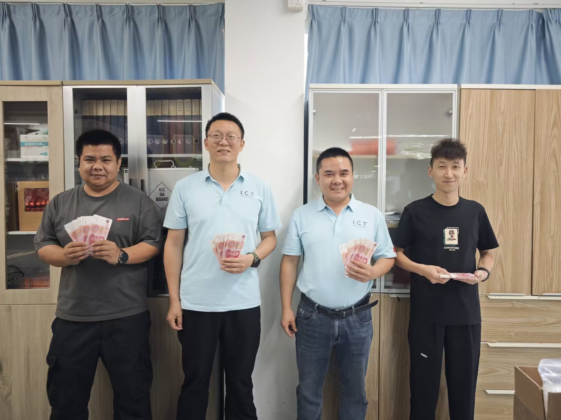 پشتیبانی فنی حرفه ای در هر مرحله از SMT Project.jpg شما