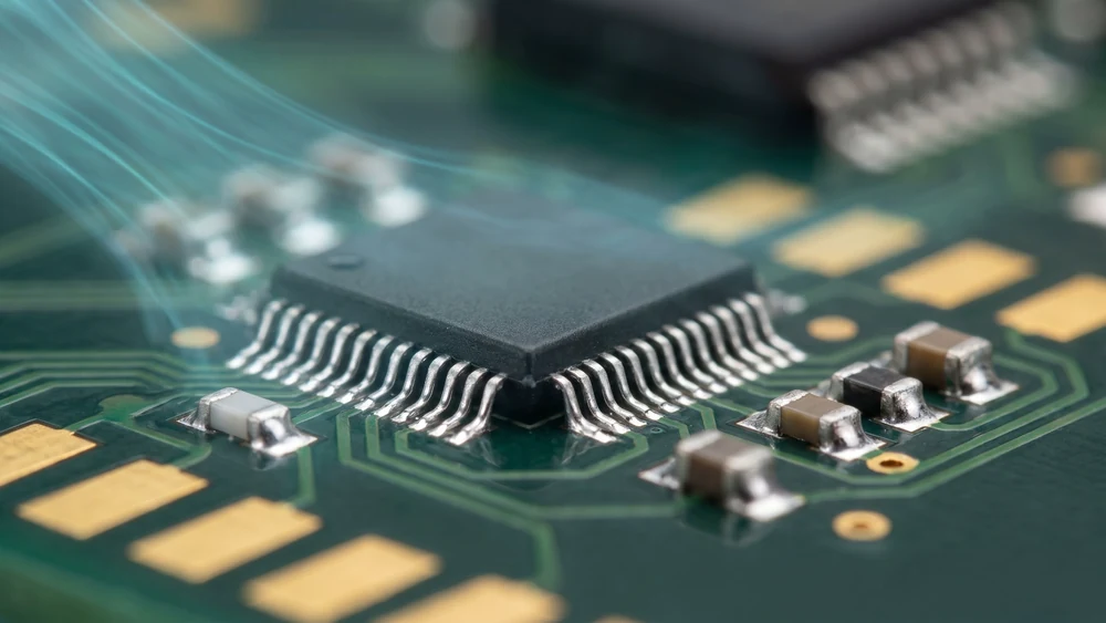 کم اکسیژن-reflow-bright-solder-joints-macro.webp