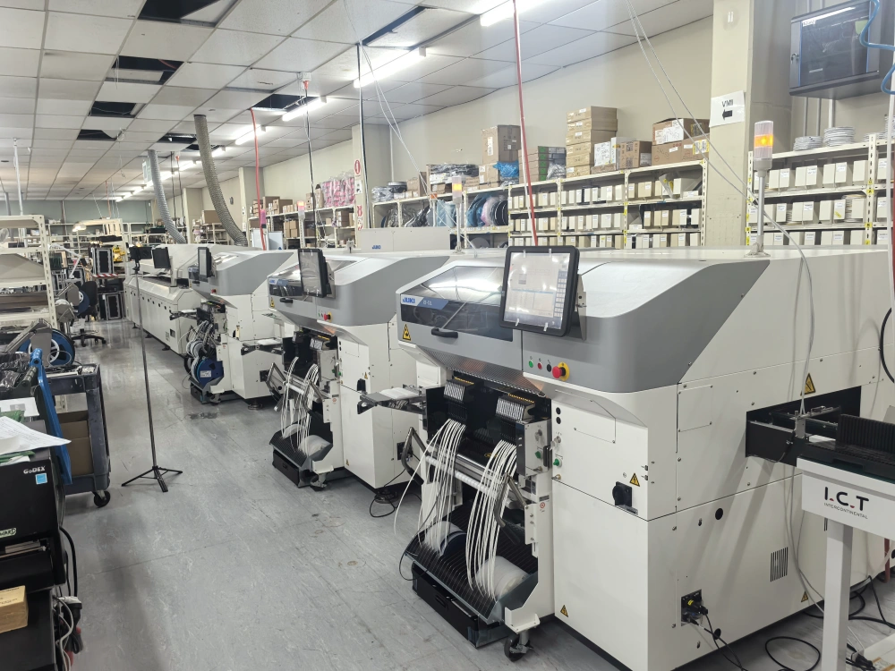 سه دستگاه جابجایی JUKI RS-1XL.webp